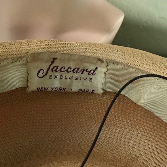 DELIGHTFUL 1940s\' NATURAL STRAW WIDE BRIM FEDORA WITH BROWN FEATHER & \